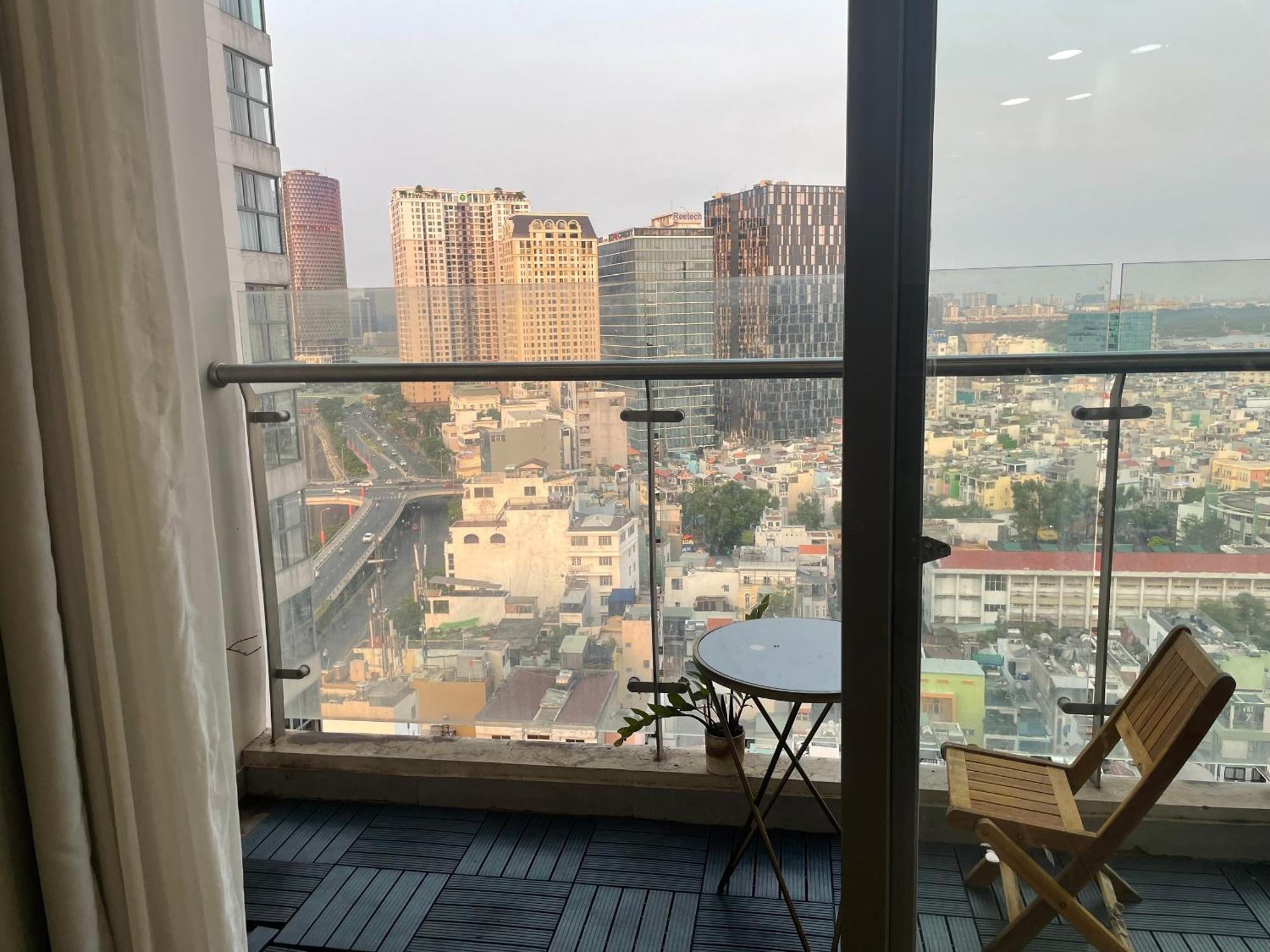 Luxurious 2-bedroom District 4 Căn hộ *