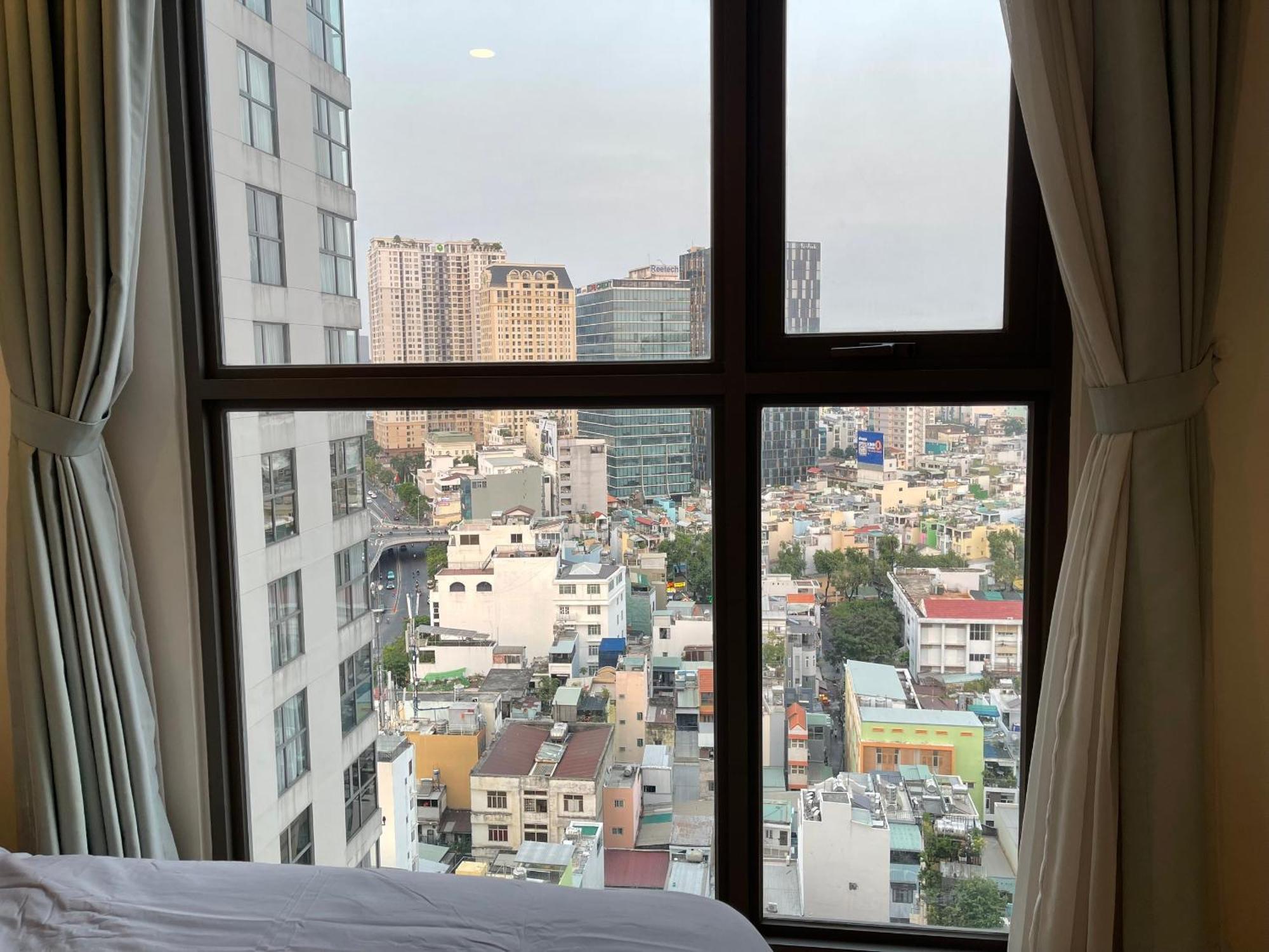 Luxurious 2-bedroom District 4 *